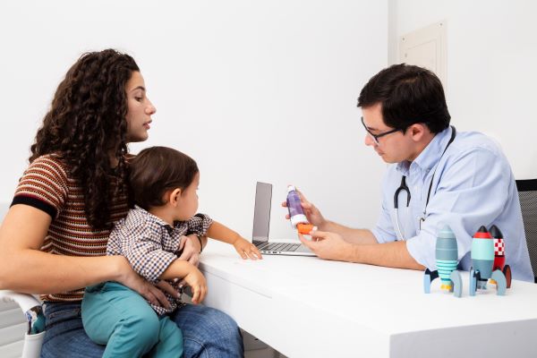 paediatrics doctor explaining medication of child to the respective mother